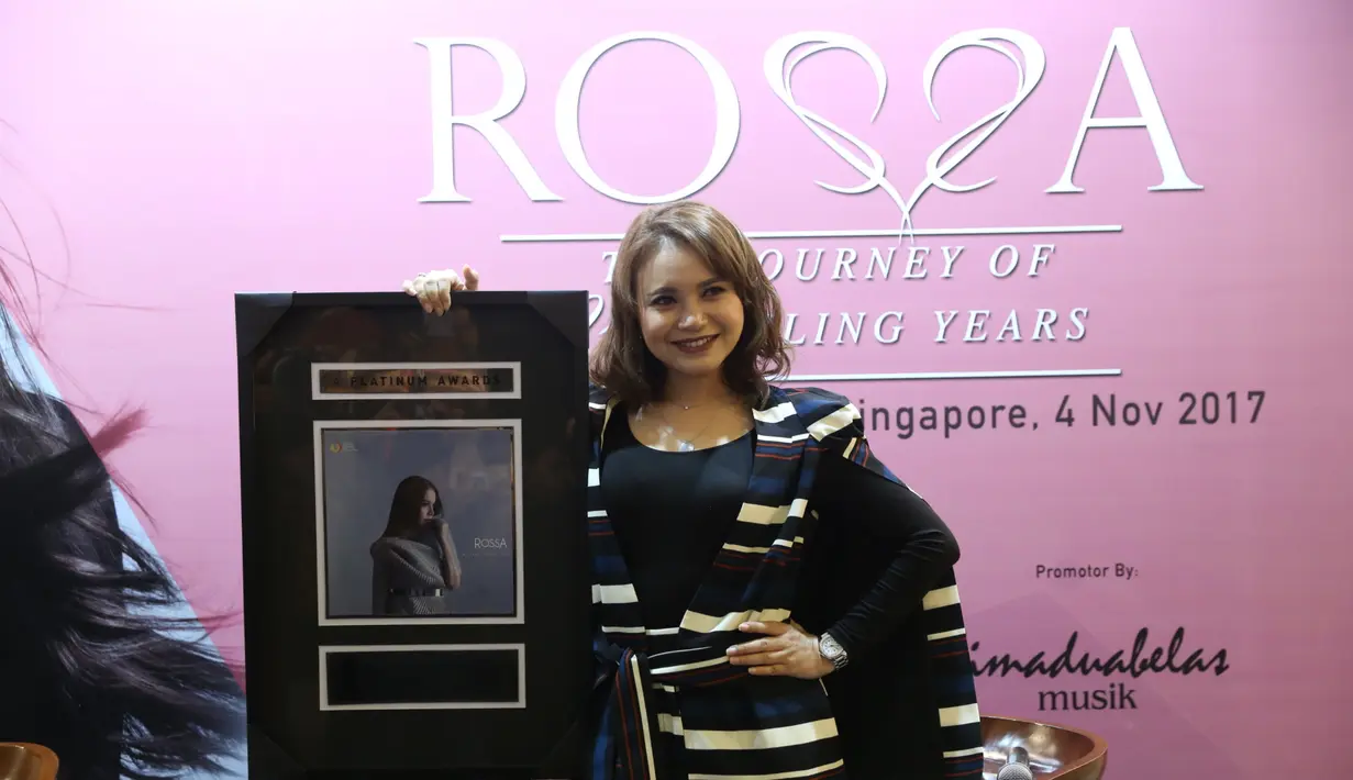 Penyanyi Rossa akan kembali menggelar konser tunggal di Singapura. Untuk kedua kalinya Rossa akan menggelar konser di Explanade. Tempat yang menjadi impian banyak penyanyi. (Nurwahyunan/Bintang.com)