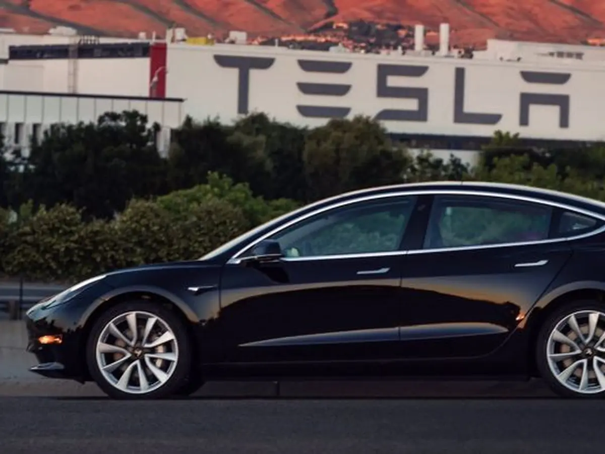 Tesla sales x harga