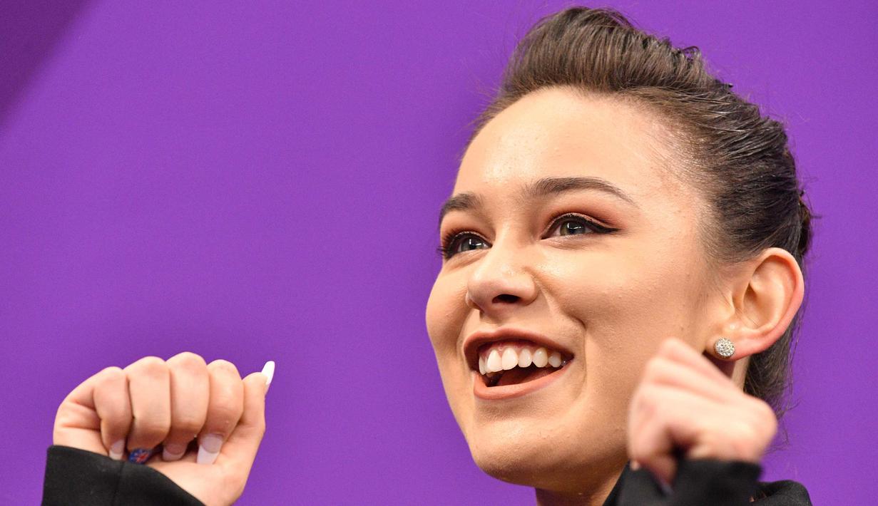 Kailani Craine tertawa usai pertandingan figure skating selama Olimpiade Musim Dingin 2018 di Gangneung Ice Arena, Gangneung, Korea Selatan (21/2). Kailani Craine merupakan atlet Australia kelahiran 13 Agustus 1998. (AFP Photo/Mladen Antonov)