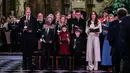 <p>Semenatara itu, suaminya Kate Prince William mengenakan setelan jas hitam yang kompak dengan kedua putranya. Sementara itu, Putri Charlotte mengenakan dress coat maroon. [@princeandprincessofwales]</p>
