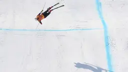 Christopher Delbosco dari Kanada saat mengikuti perlombaan ski 1/8 akhir pertandingan selama Olimpiade Musim Dingin Pyeongchang 2018 di Phoenix Park di Pyeongchang (21/2). (AFP Photo/Loic Venance)
