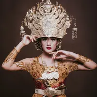 Meski tidak lama lagi akan menikah, Raditya masih enggan memberikan kapan dan dimana pernikahan akan digelar. Yang jelas, ia mengaku pernikahannya kental adat Batak. (Instagram/aldosinarta)