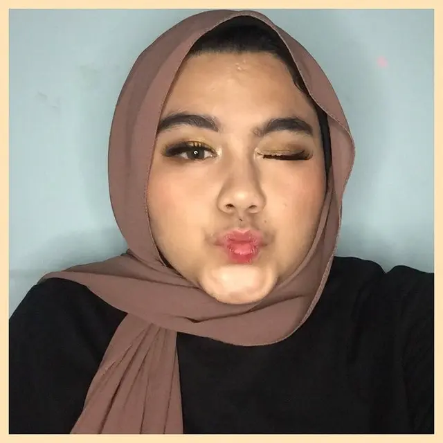 6 Potret Hayatul Ma'rifah, Wanita yang Disebut Kembaran Ivan Gunawan