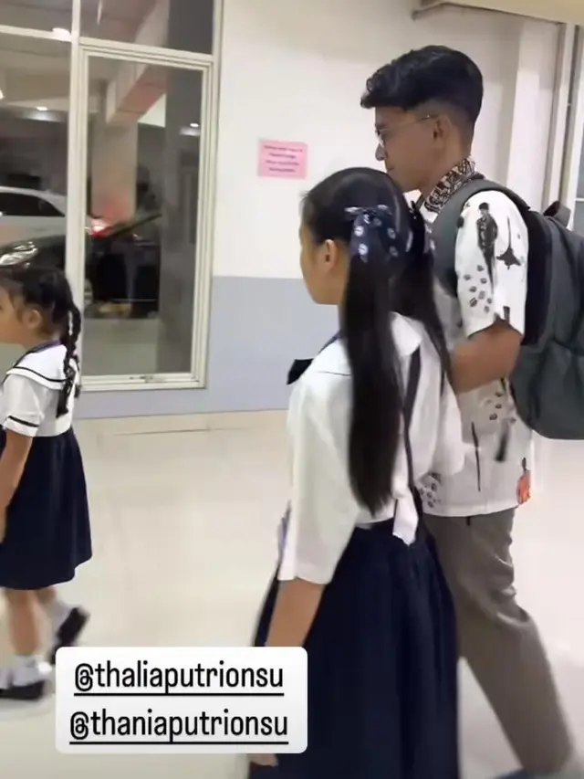 7 Potret Ruben Onsu Semangat Antar Thalia dan Thania Sekolah, Kasih Sayang Seorang Ayah (instagram/ruben_onsu).