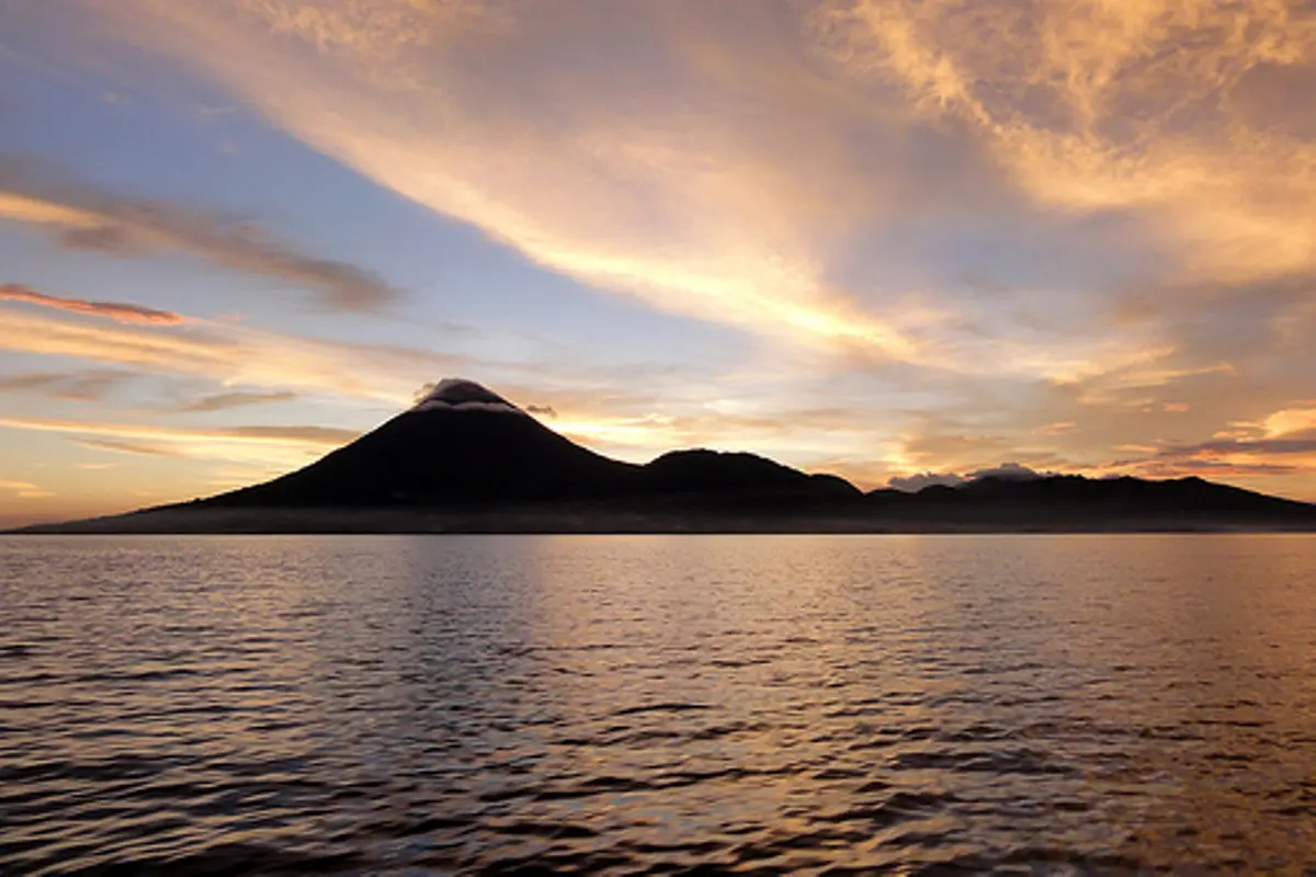 Melepas Senja di Batas Cakrawala Tidore