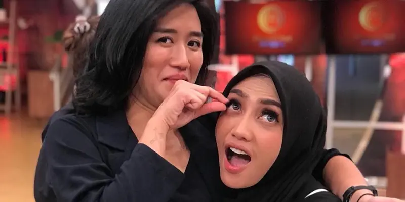 FOTO: Begini Cantiknya Mama Lita Saat Bersama Juri dan Perserta MasterChef Indonesia