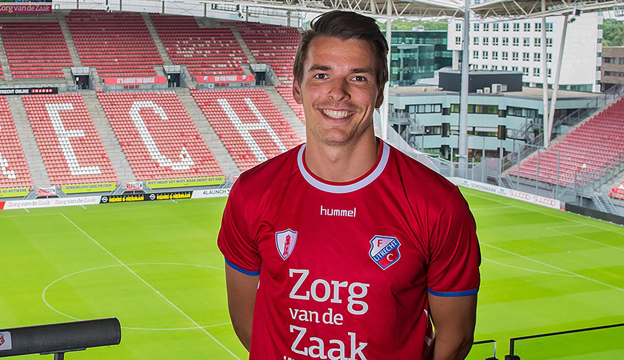 Lukas Gortler. Gelandang Jerman berusia 28 tahun yang sejak awal musim 2019/2020 memperkuat St Gallen ini tercatat 2 kali dilatih oleh Erik ten Hag bersama 2 klub berbeda. Pertama, saat Erik ten Hag memegang tim reserve Bayern Munchen mulai 2013/2014 hingga 2014/2015, ia ditangani Erik ten Hag selama 1 musim pada 2014/2015. Kedua, saat Erik ten Hag membesut FC Utrecht mulai 2015/2016 hingga tengah musim 2017/2018, ia didatangkan pada awal musim 2017/2018 dari Kaiserslautern dan sempat setengah musim dilatih Erik ten Hag. (fcutrehct.nl)