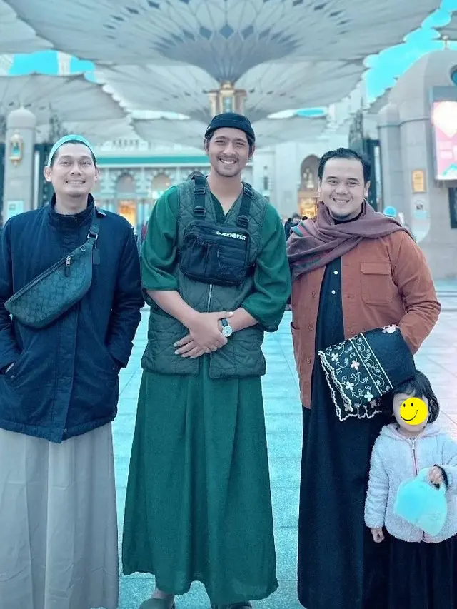 6 Potret Arya Saloka Umrah Sendiri Usai 'Ikatan Cinta' Tamat, Healing Terbaik