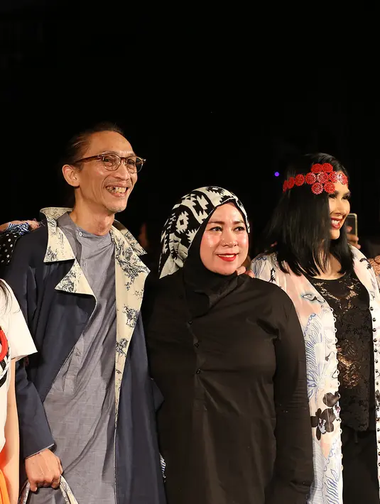 Seapa yang tak mengenal desainer kondang asal tanah air, Ivan Gunawan kini memamerkan hasil karya dan rancangannya di Indonesian Fashion Week 2016. (Andy Masela/Bintang.com)