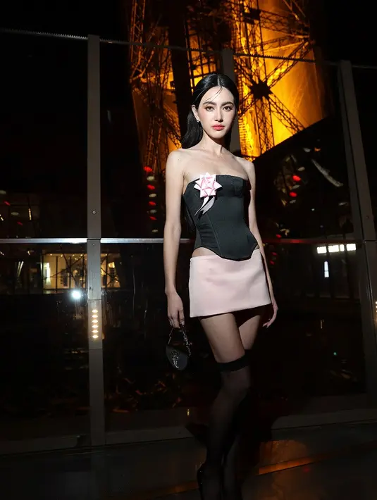 Acara ini turut dihadiri sederet selebriti ternama. Seperti Davikha Hoorne, Ashley Park, dan Kiwi Le. (Dok/Christian Louboutin).