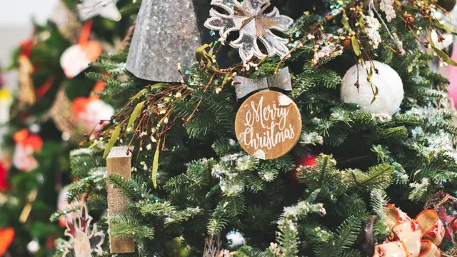 Ilustrasi Selamat Natal, pohon Natal, ornamen, hiasan Natal