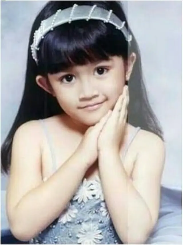 Genap 26 Tahun, Ini 7 Potret Masa Kecil Febby Rastanty yang Menggemaskan
