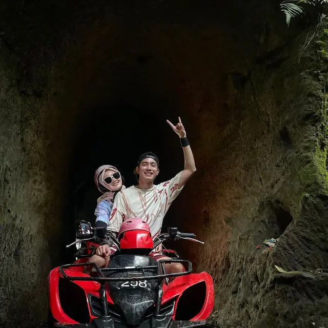 Umumkan Istri Hamil, Ini 6 Potret Evan Marvino dan Uffridatun Nitami saat Liburan