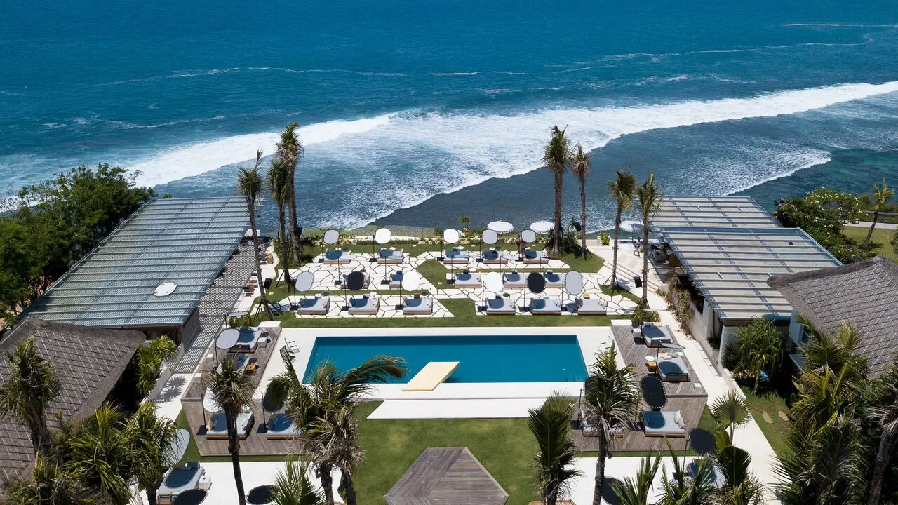 Nikmati Pesona Bali dari Ketinggian Tebing di Ulu Cliffhouse