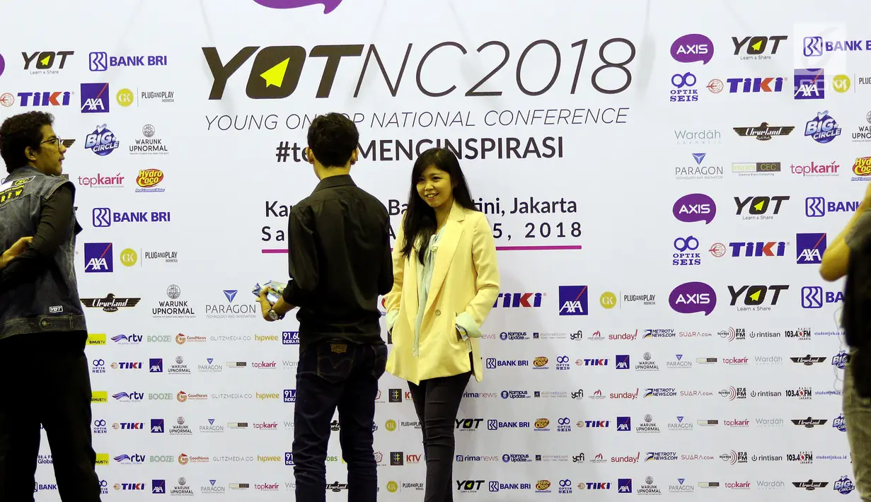Peserta berpose saat menghadiri acara bertajuk "Young On Top NationalConference (YOTCN) di Balai Kartini, Jakarta, Sabtu (25/8). YOTCN merupakan kegiatan tahunan berskala nasional.  (Liputan6.com/Johan Tallo)
