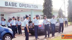 Pangkoopsau I, Marsekal Muda TNI Dede Rusamsi meninjau kondisi kantor base ops, Lanud Suryadarma dan landasan yang ada di depan kantor base ops, Rabu (16/3).