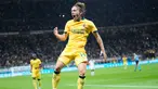 Pemain AC Milan, Luka Modric, melakukan selebrasi setelah mencetak gol ke gawang Bologna dalam giornata ketiga Liga Italia 2025/2026 di Stadion San Siro, Senin (15/9/2025). (AP Photo/Luca Bruno)