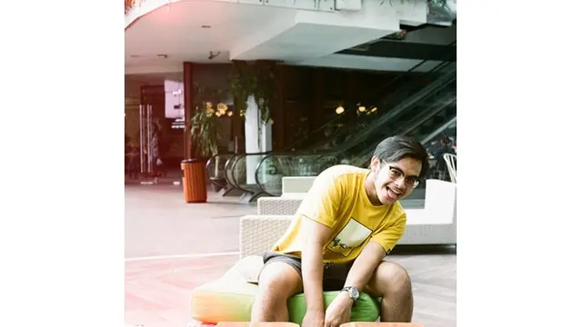 Jarang Tersorot, Ini 6 Potret Raja Adik Prilly Latuconsina yang Beranjak Dewasa