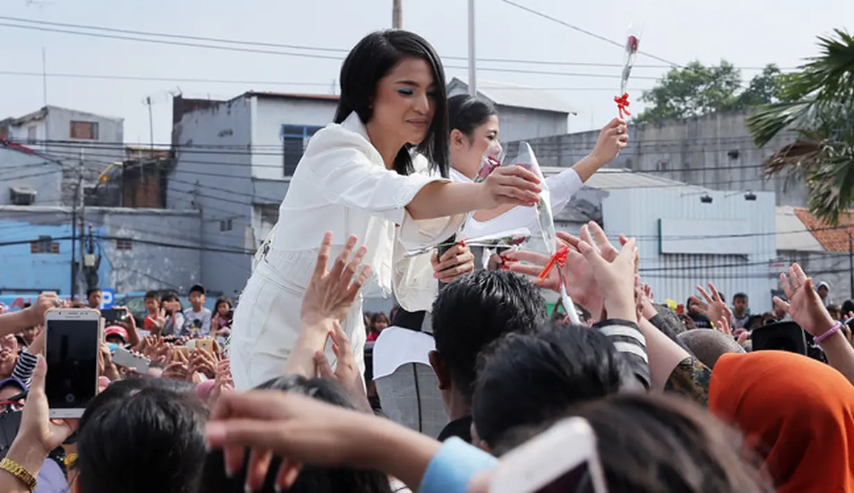 Para pemain sinetron yang tayang di SCTV tersebut rela datang untuk bertemu para penggemarnya. Tampak hadir Naysila Mirdad, Marshanda, Rionaldo Stockhorst, Samuel Zylgwyn dan masih banyak lagi. (Deki Prayoga/Bintang.com)