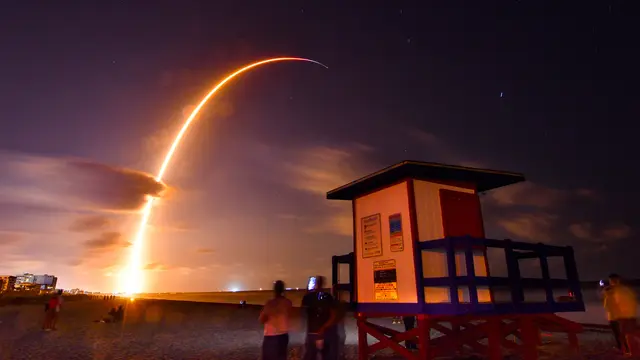 SpaceX Luncurkan 60 Satelit Starlink ke Orbit