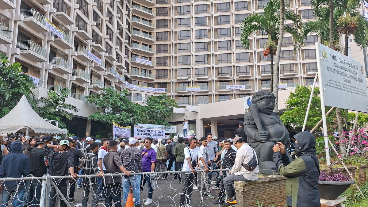 Hotel Sultan Dikuasai Negara, Proses Angkut Barang Dimulai Besok