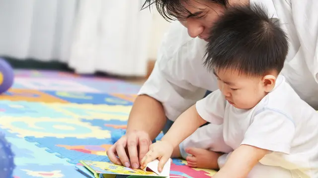 Bukan Hanya dengan Bunda, Ayah Juga Bisa Membangun Bonding dengan Si Kecil Lho!