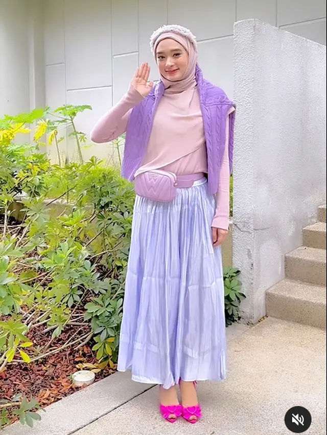 Inara Rusli tampil serba pink ala Barbie. (Foto: Instagram/mommy_starla)