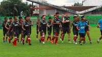 Skuat PSM saat latihan jelang melawan Kalteng Putra pada babak 32 besar Piala Indonesia 2018. (Bola.com/Abdi Satria)