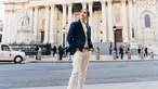Begini gaya El saat menggunakan jas berwarna dongker yang dipadukan dengan kemeja dan celana putih. Penampilan El Rumi dengan pakaian formal ini membuatnya terlihat lebih mempesona. (Liputan6.com/IG/@elelrumi)