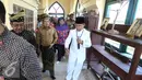 Wapres Jusuf Kalla didampingi Menteri LHK Siti Nurbaya meninjau Istana Siak Sri Indrapura, Kabupaten Siak, Riau, Jumat (22/7). Puncak Hari Lingkungan Hidup Sedunia Tingkat Nasional 2016 ini mengangkat tema "Go Wild for Life". (Liputan6.com/Faizal Fanani)