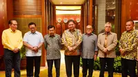 Ketua Umum DPP Partai Golkar Airlangga Hartarto menggelar pertemuan tertutup dengan sesepuh dan para mantan ketua umum partai Golkar di Dharmawangsa Hotel, Kebayoran Baru, Jakarta Selatan, Jumat (4/8/2023).