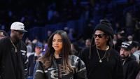 Bak Pinang Dibelah Dua, Blue Ivy Tampil Mirip Beyonce Saat Nonton NBA