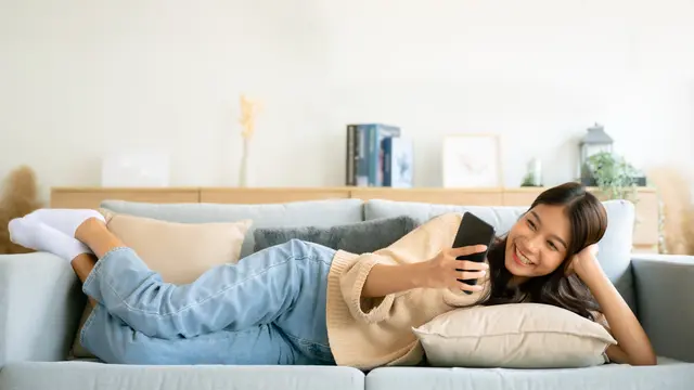 perempuan dan 8 juli sofa