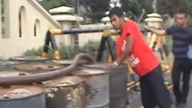 BBM Langka, Polisi Temukan Timbunan 4 Ton Liter Solar