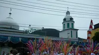 Tradisi unik saat Idul Adha oleh warga Kelurahan Bastiong Karance, Ternate Selatan, Maluku Utara, kembali menyita perhatian masyarakat. (Liputan6.com/Hairil Hiar)