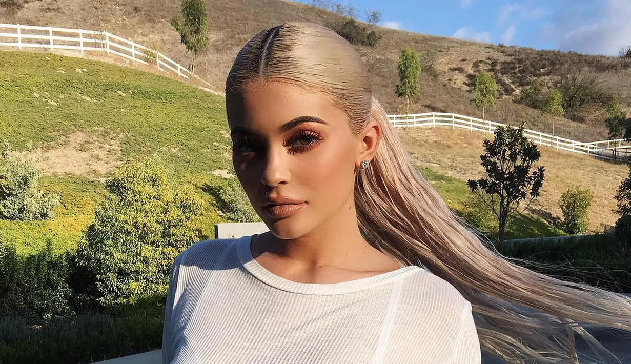 Kylie Jenner sendiri mulai tertutup akan kehidupan pribadinya pada September 2017 saat berita kehamilannya tersebar. (instagram/kyliejenner)