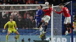 Gol diciptakan oleh Casemiro lewat sundulan setelah berhasil memanfaatkan umpan silang dari Luke Shaw. (AFP/Adiran Dennis)