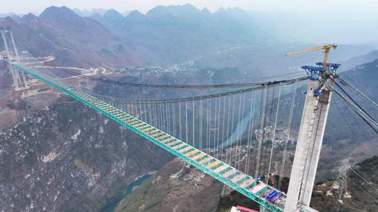 Jembatan Tertinggi Dunia di Tiongkok Siap Dibuka Juni 2025, Menjulang 625 Meter