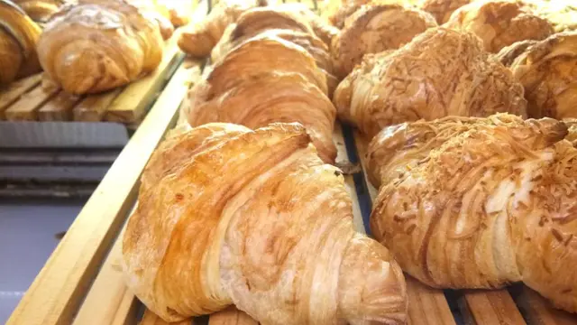 Berbagai jenis croissant eamk dan renyah yang diproduksi oleh Sukha Delight dan Bellamie Boulangerie, Bandung, Sabtu, 18 Januari 2020. (Foto: Liputan6.com/Mega Zakaria untuk Arie Nugraha)