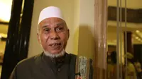 Penasihat spiritual Mitra Kukar, Ustad Abdulqodir bin Umar Alhasni saat di Hotel Sultan,Jakarta, Minggu (24/1/2016). (Bola.com/Arief Bagus)