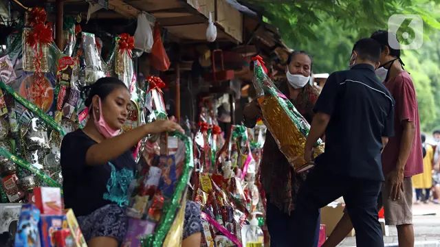 FOTO: Pandemi COVID-19, Omzet Pedagang Parsel Lebaran Anjlok