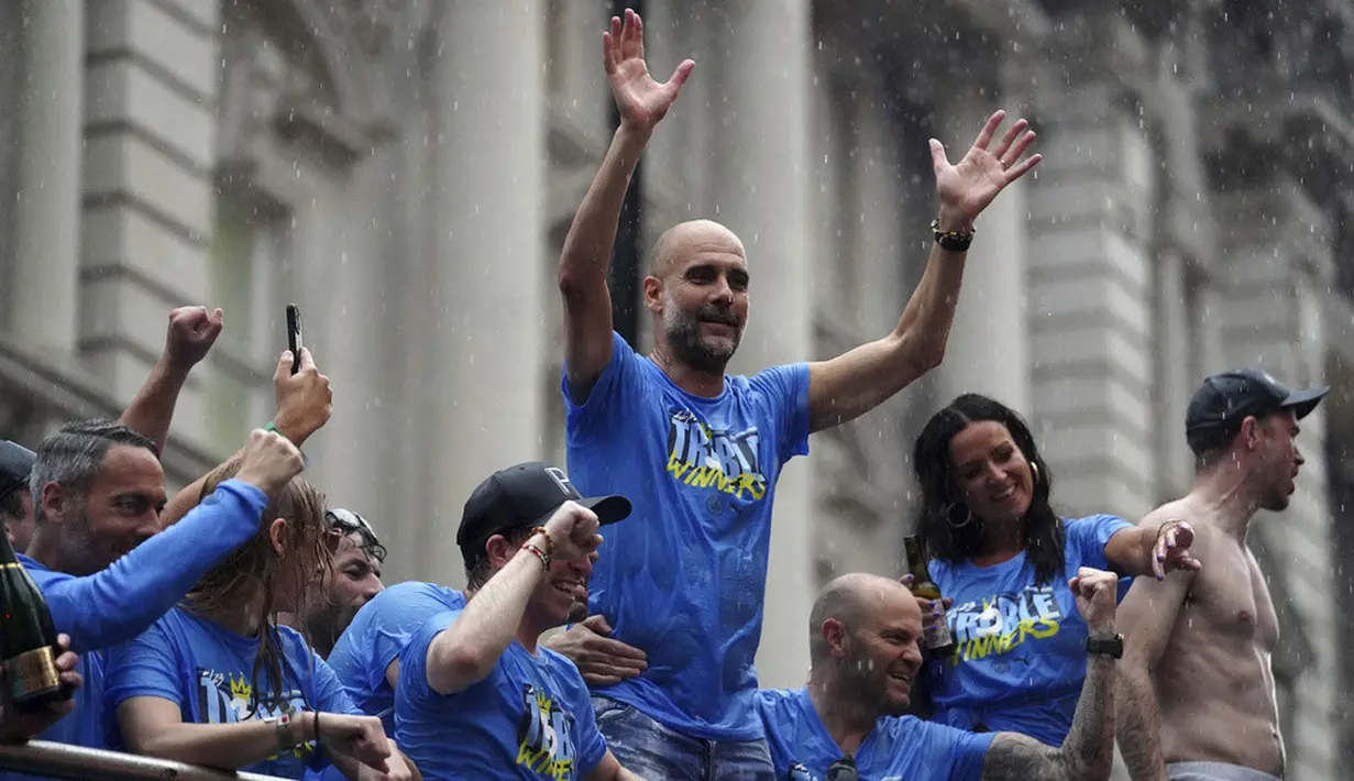 <p>Pasukan Josep Guardiola berhasil menjadi juara dalam tiga kompetisi. (David Davies/PA via AP)</p>