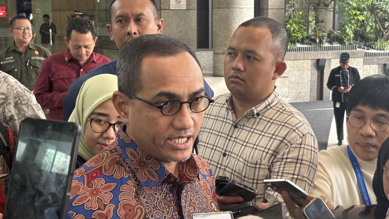 Anggota Dewan Komisioner OJK sekaligus Pengganti Kepala Eksekutif Pengawas Pasar Modal, Keuangan Derivatif, dan Bursa Karbon, Hasan Fawzi