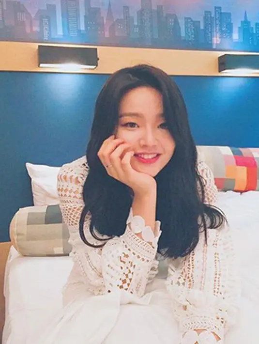 Banyak hal yang dilakukan oleh para pemain saat berada di lokasi syuting, tak heran jika semuanya memiliki kedekatan yang baik. (Instagram/z_hera) 