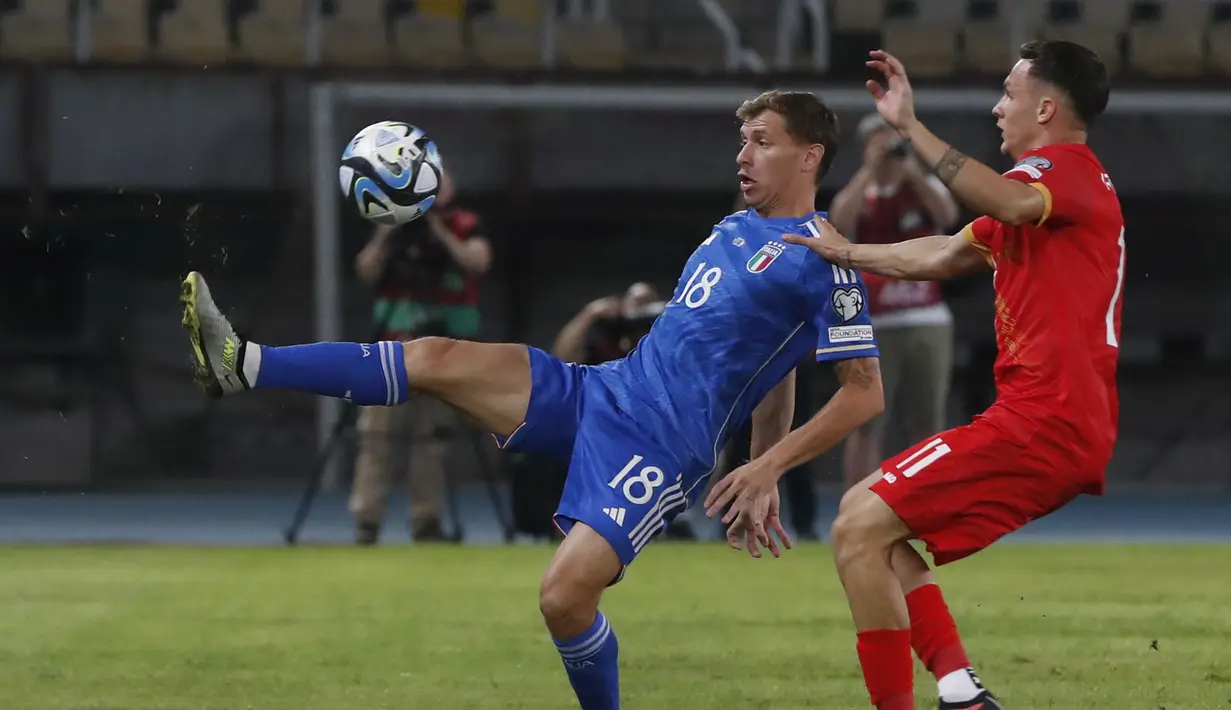 Duel kualifikasi Euro 2024 antara Makedonia Utara vs Italia berakhir dengan skor imbang 1-1.  (AP Photo/Boris Grdanoski)