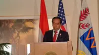 Presiden Joko Widodo (Jokowi) menyaksikan penandatanganan nota kesepahaman (MoU) antara Otorita Ibu Kota Negara (IKN) Nusantara dengan Stanford Stanford Doerr School of Sustainability, Standford University. (Dok Otorita IKN)