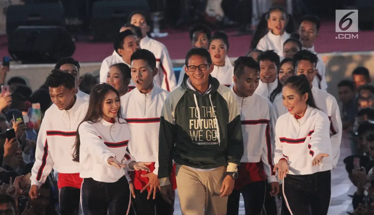 Pengusaha yang juga cawapres nomor urut 02 Sandiaga Uno saat mengisi Young Entrepreneur Summit (YES) 2019 yang digelar KAHMIPreneur di Medan, Sumatera Utara, Minggu (7/4). Acara YES 2019 di Medan menghadirkan nara sumber handal di industri kewirausahaan nasional. (Liputan6.com/HO/Asra)