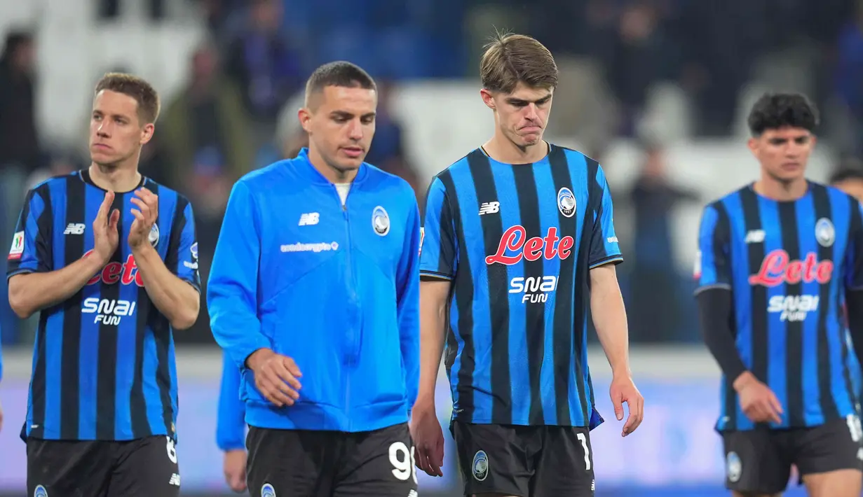Di momen krusial ini, kiper Lazio Edoardo Motta tampil sebagai pahlawan. Ia melakukan empat penyelamatan beruntun dalam adu penalti, menggagalkan eksekusi Nuno Tavares, Gianluca Scamacca, Mario Pasalic, dan Charles De Ketelaere. (Spada/LaPresse via AP)