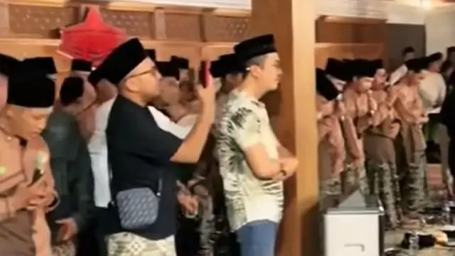 Terlihat Jemaah yang Hadir Memadati Pendopo Soimah (SS: YouTube Short @SBR2)