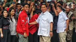 Kedatangan jajaran DPP PSI dan Ketua Umum baru PSI, Kaesang Pangarep disambut drum band Canka Garuda Yaksa dari Partai Gerindra. (Liputan6.com/Angga Yuniar)